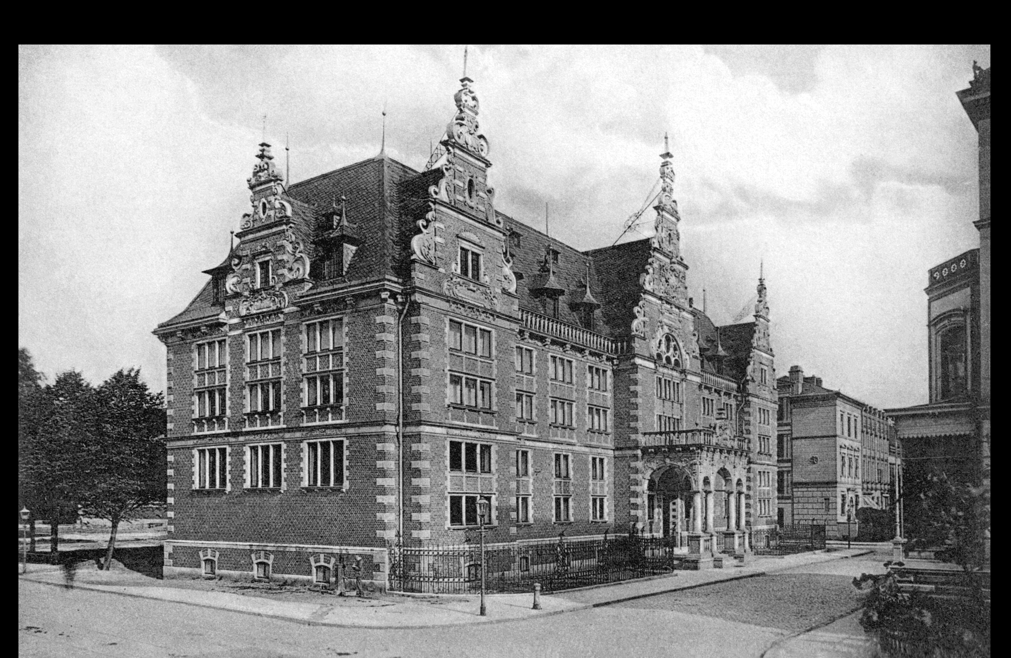 264 - Stadtbibliothek - 4K - Ueberblende-sw